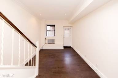 Main picture of 338 E 55th St