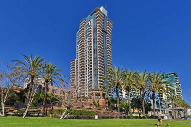 Main picture of The Pinnacle (Marina Tower)