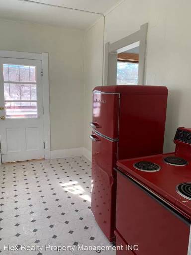 Main picture of 1661 W Bancroft St