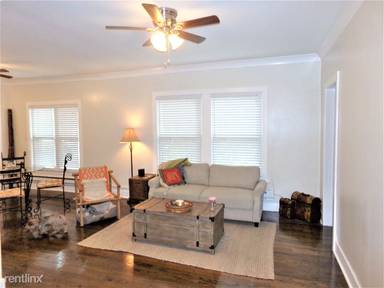 Main picture of 724 W Roscoe St