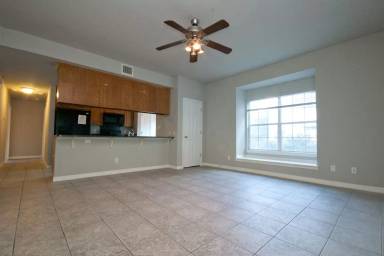 Main picture of 2410 Leon St