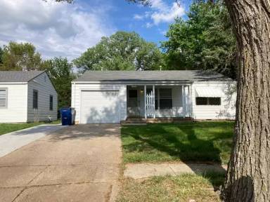 Main picture of 1762 N Pinecrest St