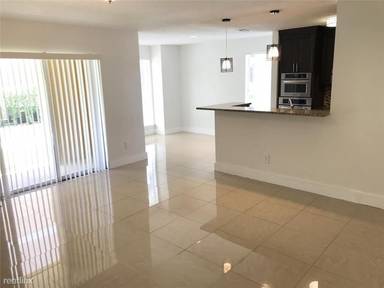 Main picture of 997 Riverside Dr