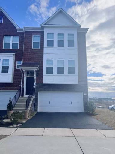 Main picture of 8332 Meadowood Dr