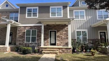 Main picture of 2013 Hayes Ln