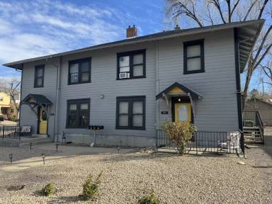 Main picture of 305 S Marina St
