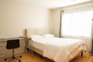 Main picture of 4042 NE 4th Pl