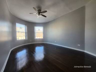 Main picture of 3658 S Indiana Ave