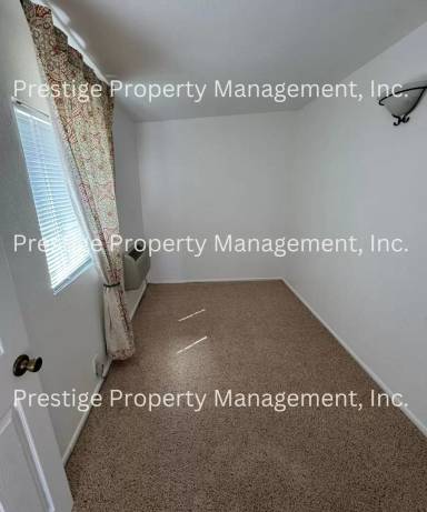 Main picture of 3301 E Flower St