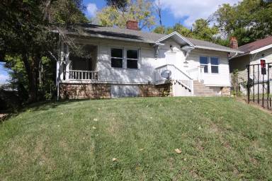 Main picture of 1534 E 51st St