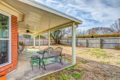 Main picture of 984 Autumn Ridge Rd