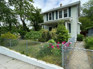Main picture of 2805 20th St NE