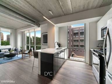 Main picture of 744 W Sheridan Rd