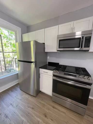 Main picture of 192 Lander St