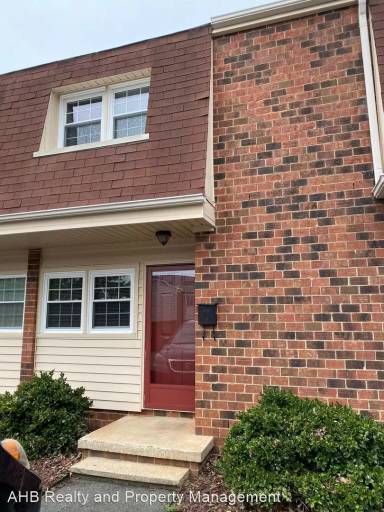 Main picture of 716 Shawnee Dr