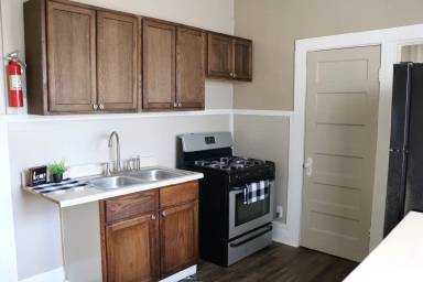 Main picture of 1265 E Logan St