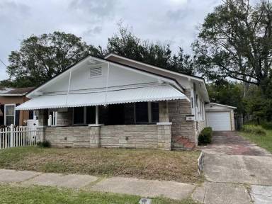 Main picture of 1545 Steele St