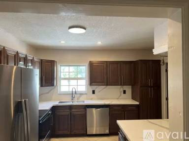 Main picture of 625 NE 163rd St