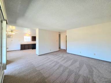 Main picture of 939 N Baker Ave