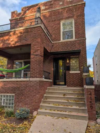 Main picture of 4159 N Ridgeway Ave