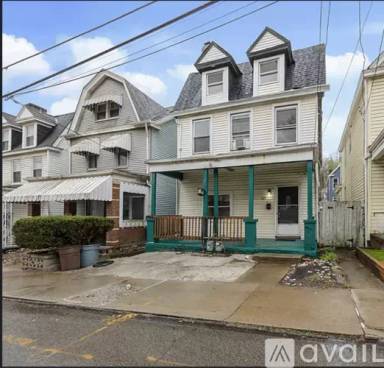 Main picture of 207 Dunseith St