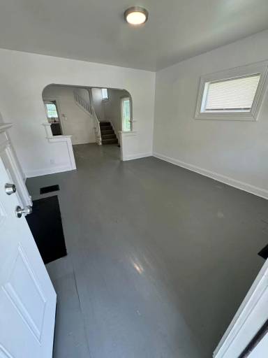 Main picture of 833 Siebert St