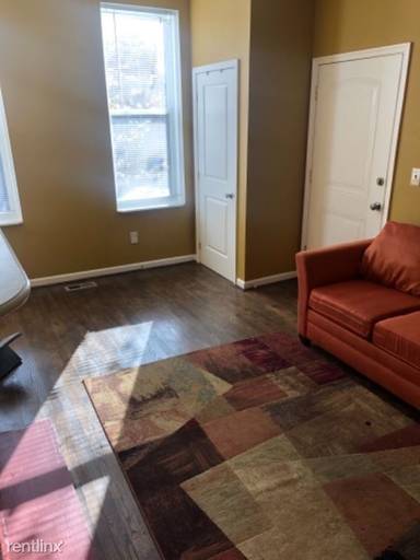 Main picture of 888 W Lombard St