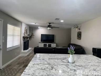 Main picture of 2604 W Dengar Ave