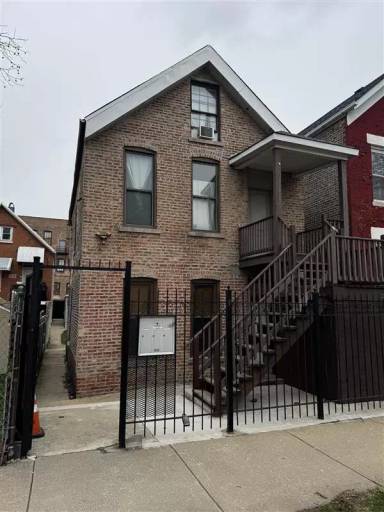 Main picture of 1916 S Fairfield Ave