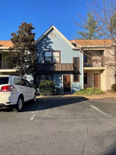 Main picture of 584 Pebblecreek Ct