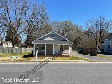 Main picture of 707 Johnston Dr