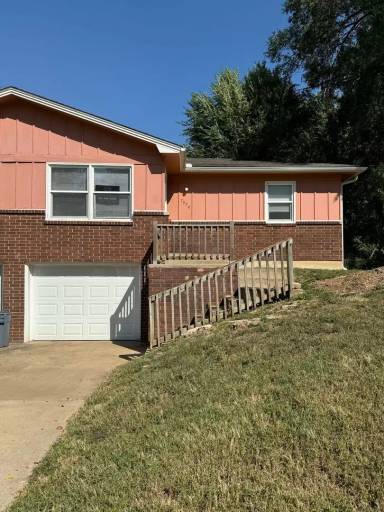 Main picture of 7370 Lathrop Ave