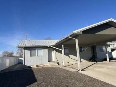 Main picture of 255 Elm St N