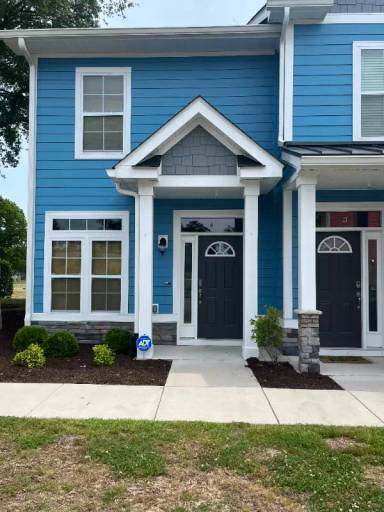 Main picture of 812 Moen Pl