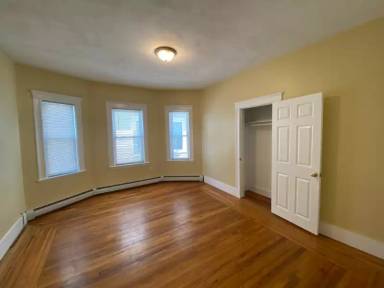 Main picture of 44 Floyd St