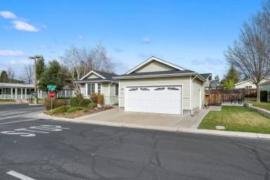 Main picture of 351 Lark Dr