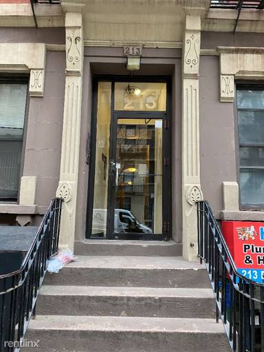 Main picture of 213 E 84th St