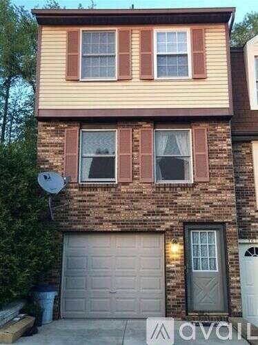 Main picture of 7616 Lafayette Sq