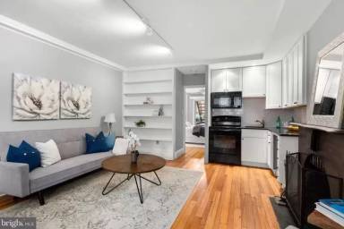 Main picture of 812 E St SE