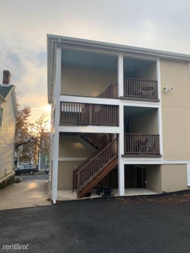 Main picture of 21 S Eckar St