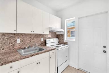 Main picture of 2130-2140 Bay Dr