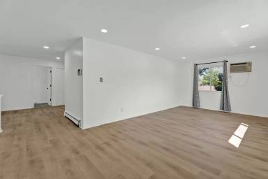 Main picture of 38618 Meadowdale St
