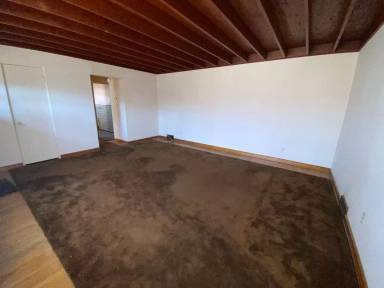 Main picture of 375 Adrian Dr