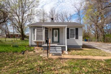 Main picture of 3255 Royalton Ave