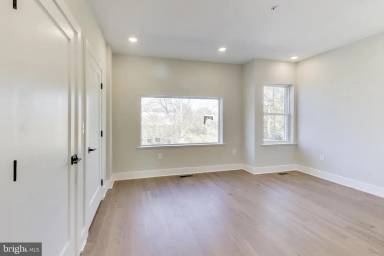 Main picture of 5333 Hayes St NE