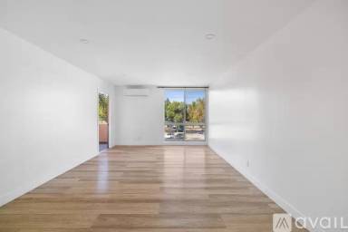 Main picture of 17000 Burbank Blvd