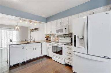 Main picture of 609 Carters Grove Dr