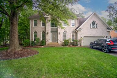 Main picture of 821 Loch Island Dr
