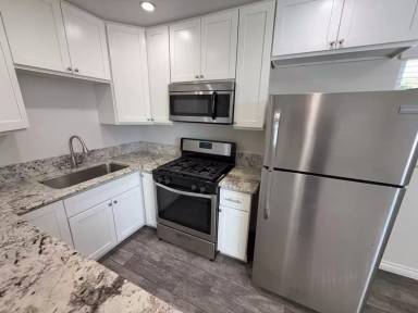 Main picture of 725 S Glenoaks Blvd