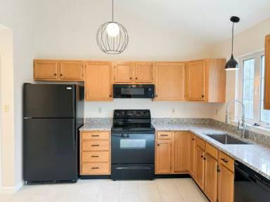 Main picture of 21 Oakgrove Ln